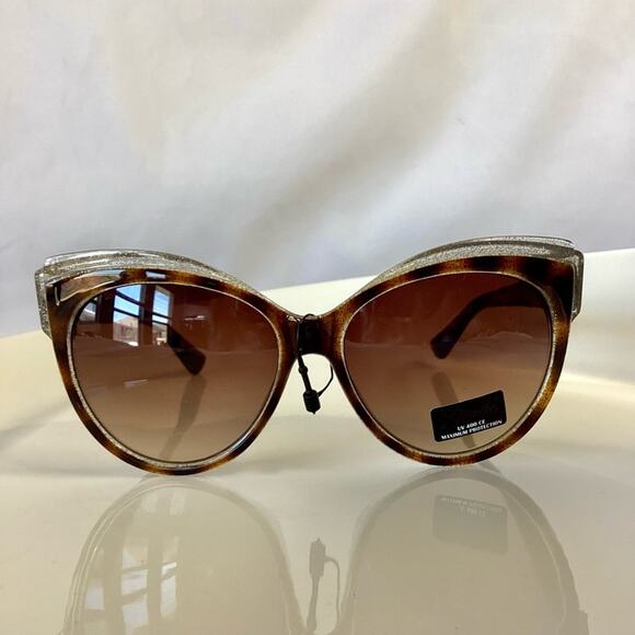 Giselle Retro Two Tone Cat Eye Womens Sunglasses - Picture 2 of 6